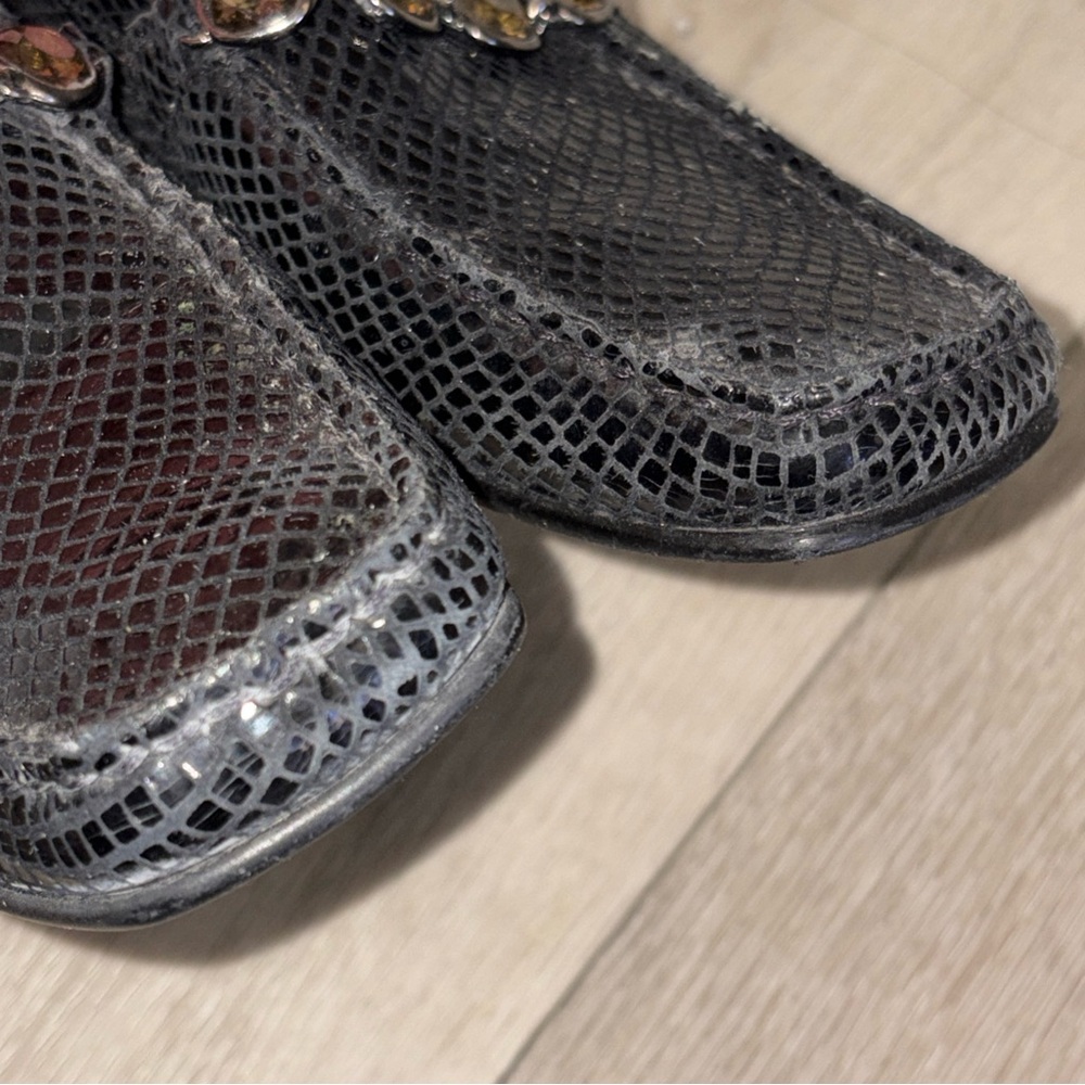 Black Stuart Weitzman Women's 8.5 N Snake Skin Slip-on Loafers W/ Rhinestones - Picture 14 of 14